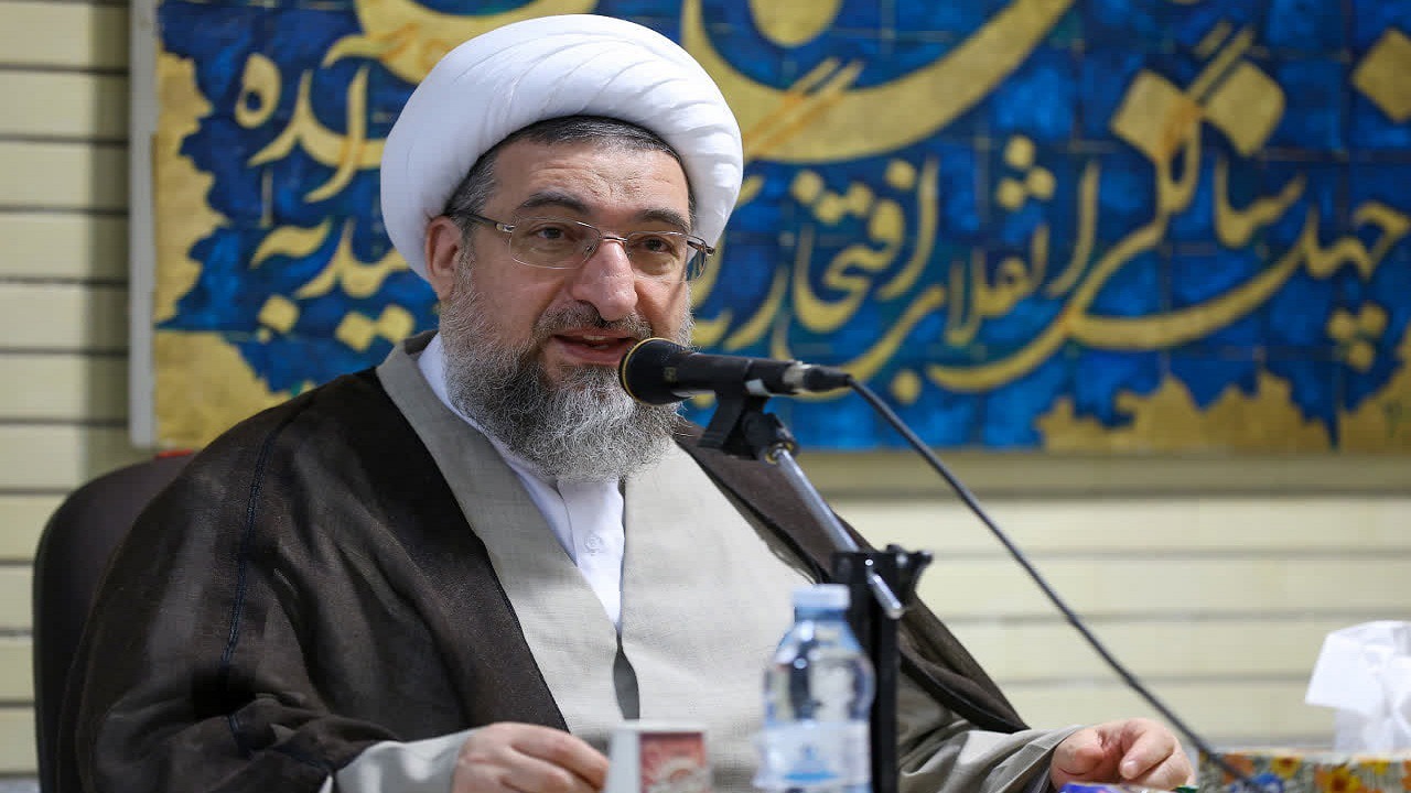 عظمت مقام شهید با هیچ معیار مادی قابل قیاس نیست