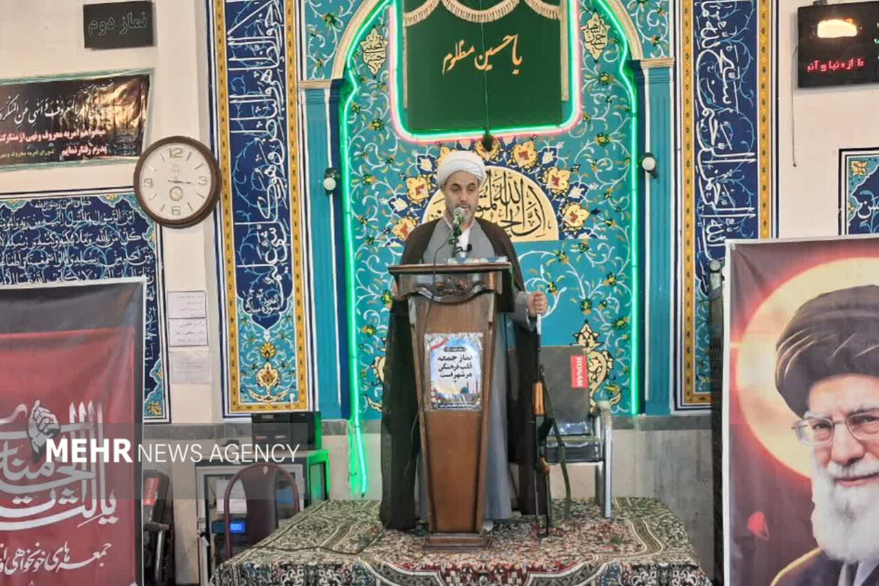 مواضع مسئولان در برابر دشمن باید قاطع و انقلابی باشد