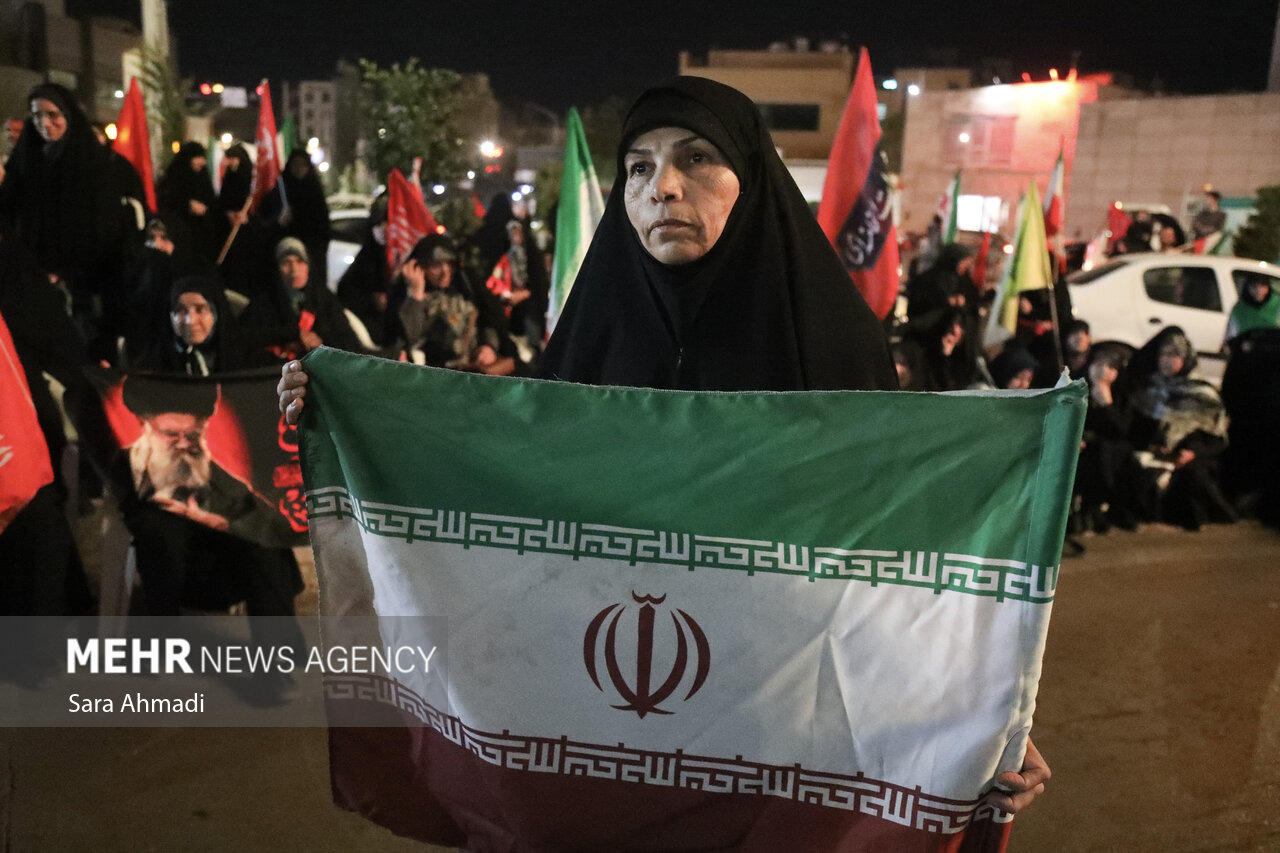 طنین فریاد «مرگ بر آمریکا» در ۲۱۷امین اجتماع شبانه در سلماس