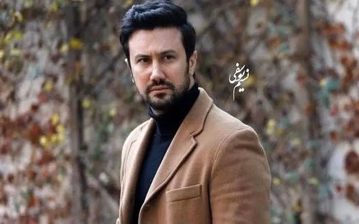 اتوبوس سواری شاهرخ استخری در بلژیک با موهای ژولیده