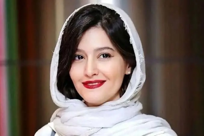 استایل پاییزی پردیس احمدیه در شب‌گردی‌های تهران