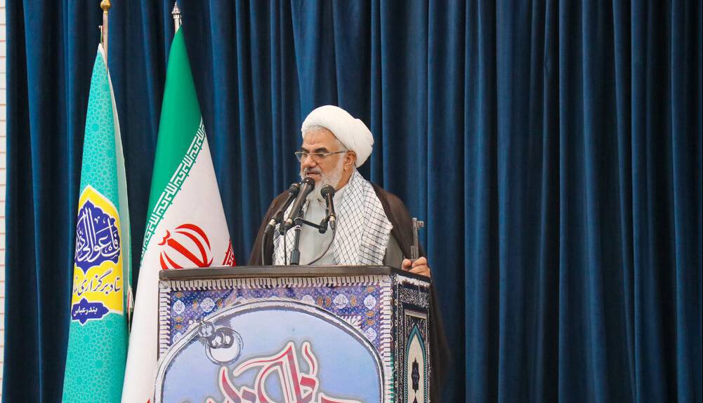 امام جمعه بندرعباس: امنیت کشور را مدیون نیرو‌های نظامی و مردم هستیم
