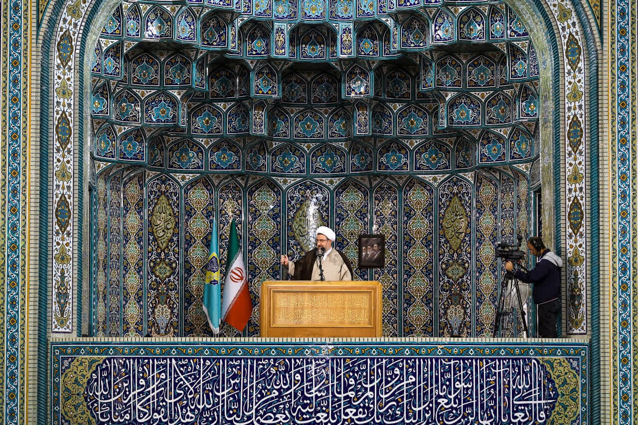 امام جمعه تبریز: حمایت مردم مسئولیت دولت در قبال معیشت را بیشتر می‌کند