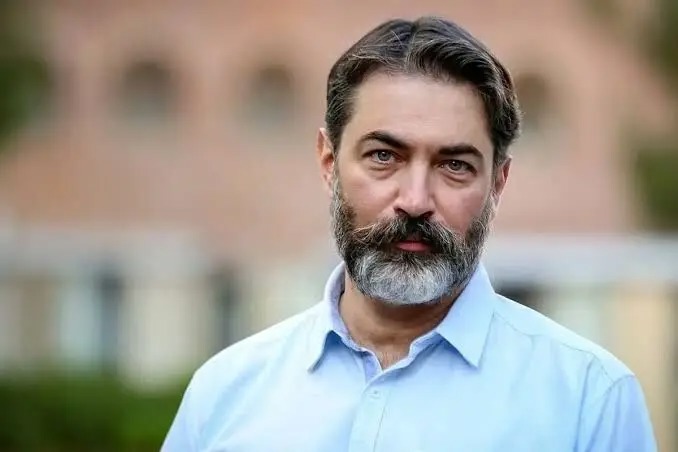 پارسا پیروزفر تغییر چهره داد؛ آقای بازیگر در خیابان قابل شناسایی نیست