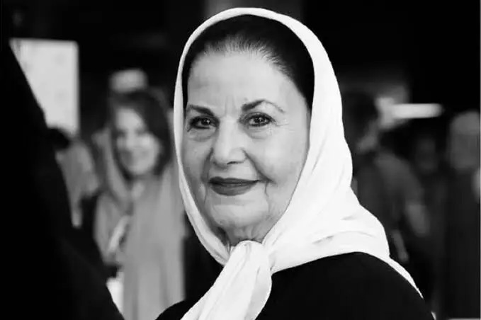 پوری بنایی در ۳۱ سالگی و در نمایی از فیلم زیر بازارچه؛ سال ۵۰
