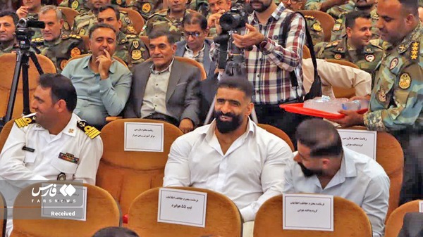 حضور پهلوان «هادی چوپان» در آیین معارفه فرمانده ارتش در فارس