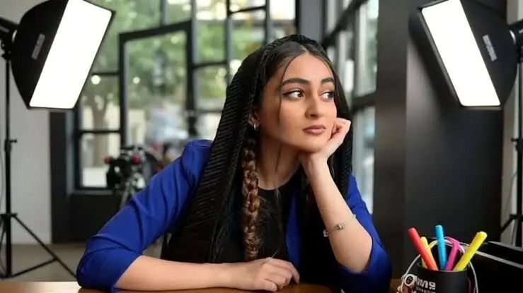 نگاهی به تیپ و استایل شیک ملیکا پارسا بازیگر دهه هشتادی سریال جزر و مد در کنار هنرمندان
