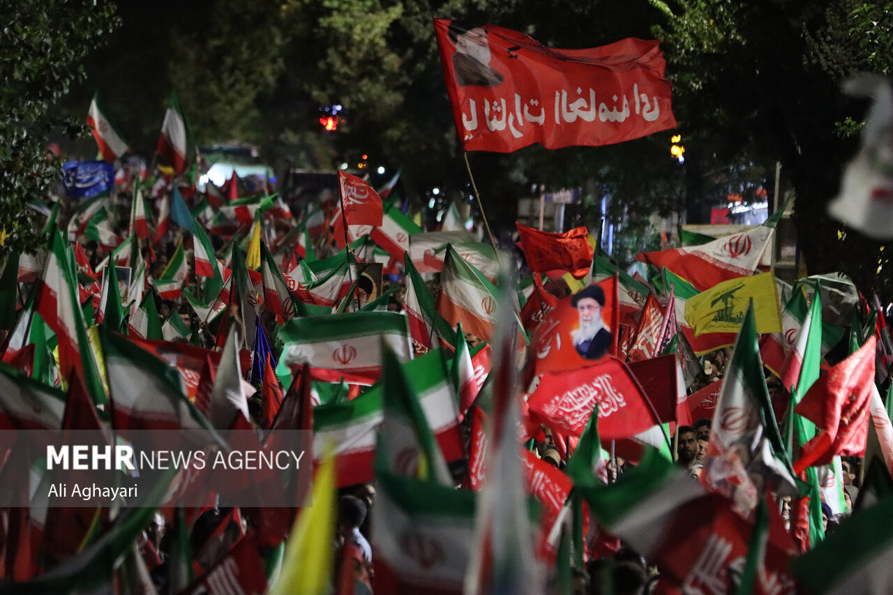 نمایش اتحاد و ایستادگی مردم مبعوث شده ارومیه در شب ۲۲۹ در سنگر خیابان