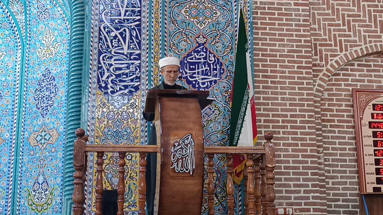 امام جمعه موقت سردشت: خانواده نقش اساسی در تربیت صحیح فرزندان دارد