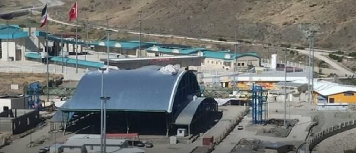 افزایش ۴۸ درصدی تردد ناوگان باری و رشد ۱۲ درصدی جابه‌جایی مسافران در پایانه مرزی رازی