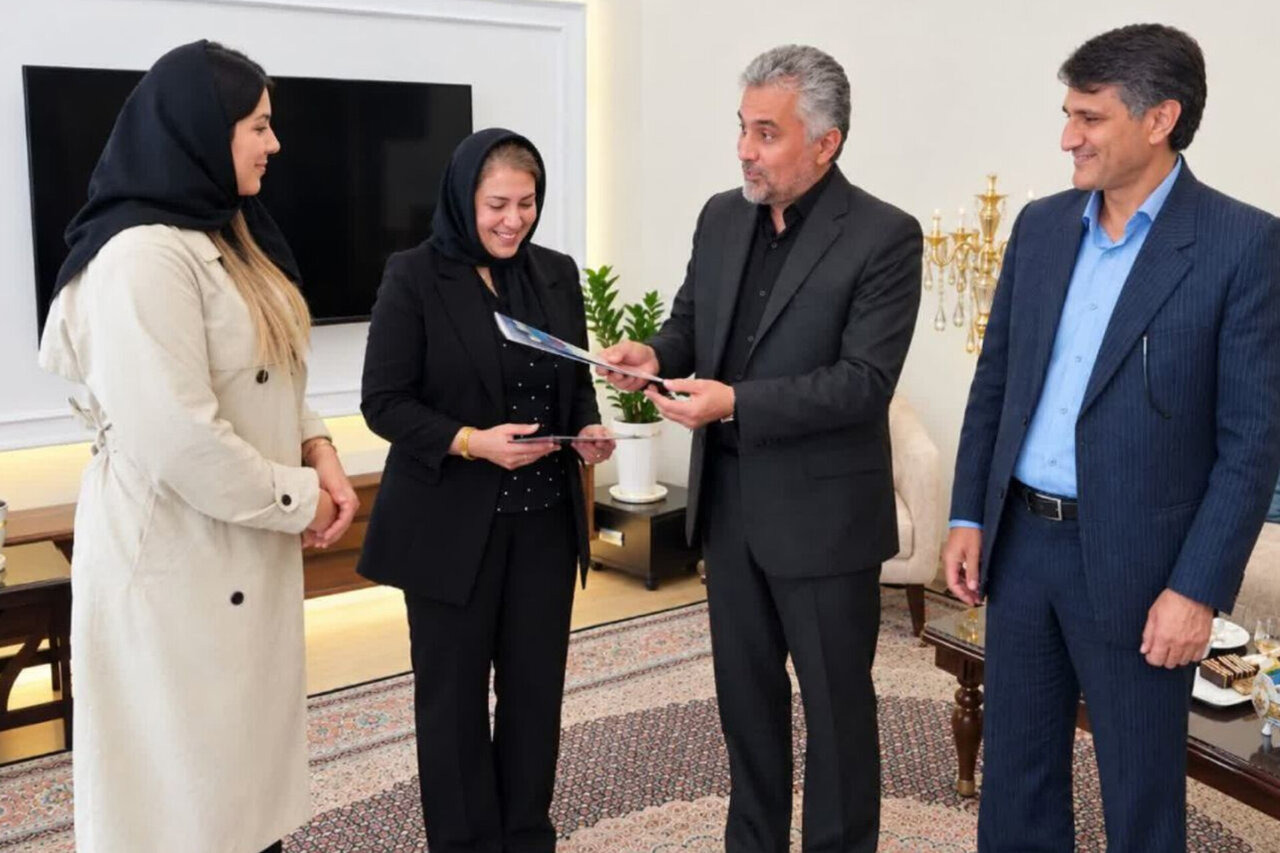 پیگیری امور درمانی و معیشتی خانواده‌های شهدا و ایثارگران اردبیل