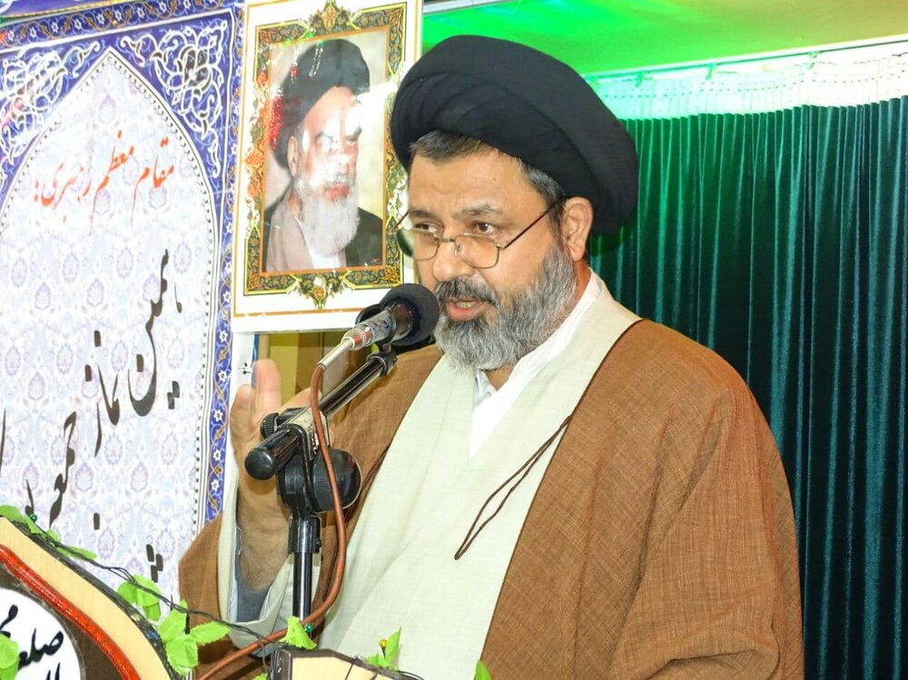 امام جمعه ماکو :  در دفاع از ولایت، بایدحضرت زهرا(س) را الگو قرار دهیم