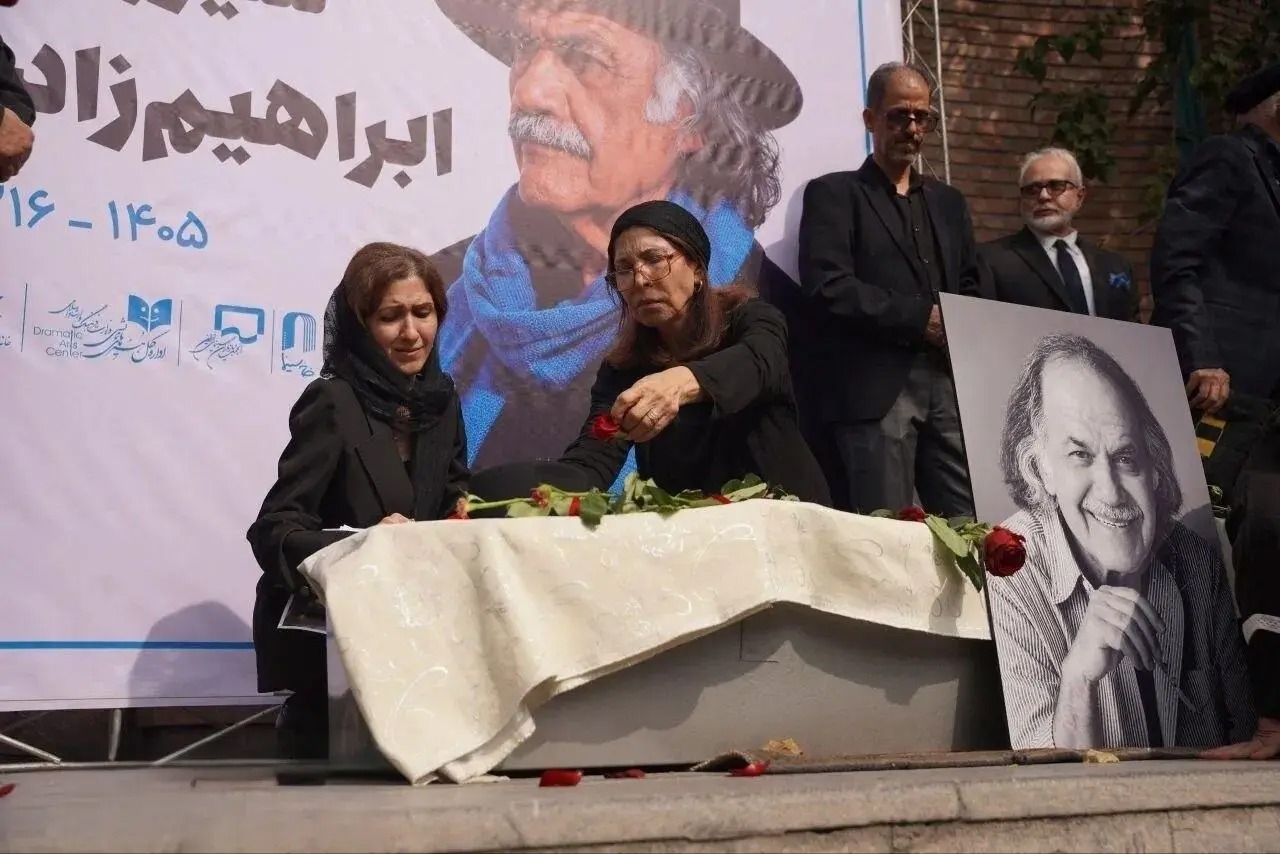 گلایه همسر سیروس ابراهیم‌زاده از مکان خاکسپاری این بازیگر: این قبرهای خالی را برای چه کسانی پنهان کرده‌اید؟