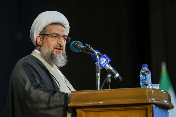 امام جمعه تبریز: مدیریت عفاف و حجاب باید به بانوان سپرده شود